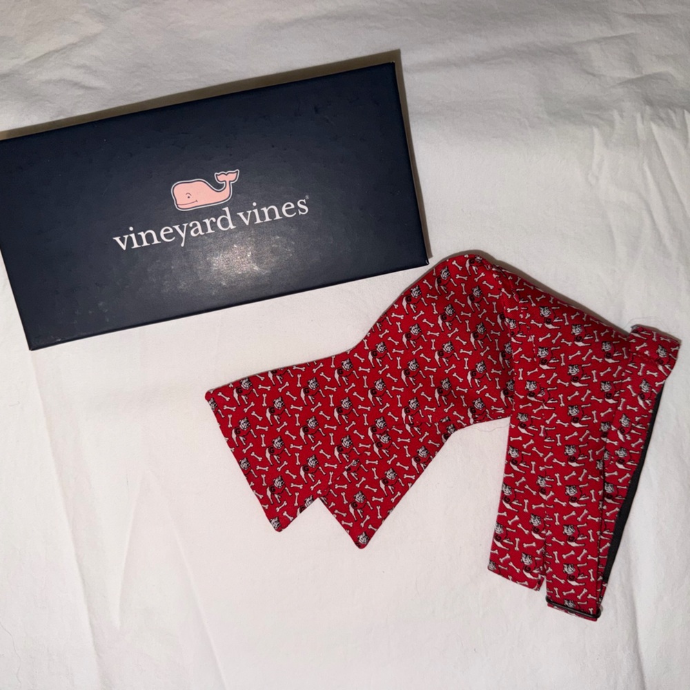 Vineyard Vines UGA bowtie